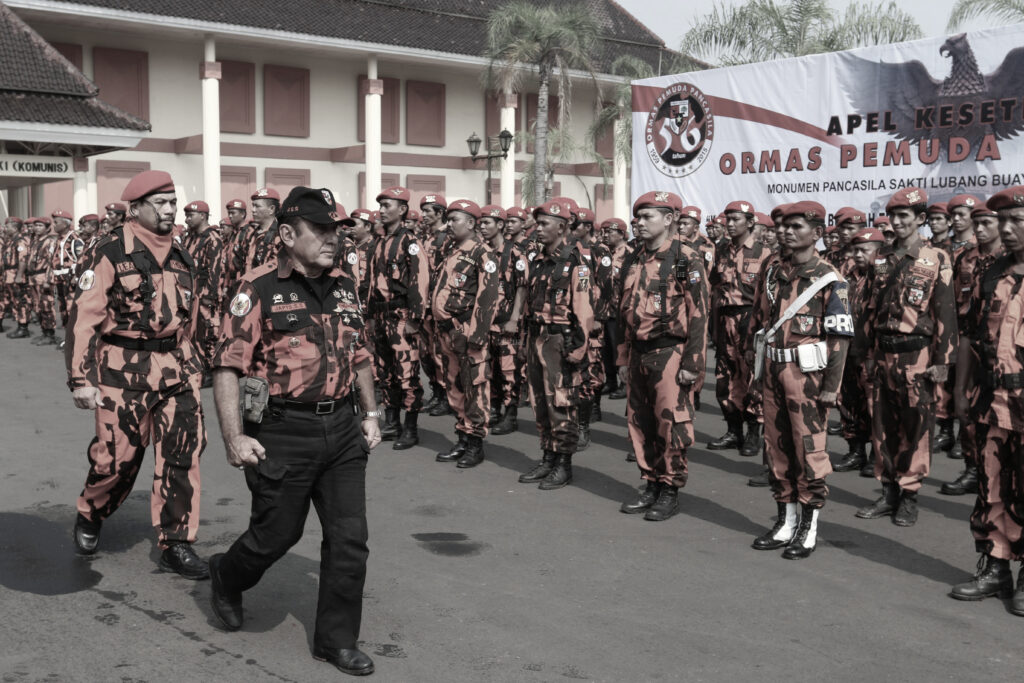 Pemuda Pancasila, una delle più importanti organizzazioni paramilitari del paese, spesso svolge azioni tipiche dello squadrismo.