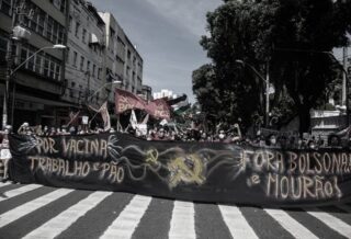 Brasile In centinaia di migliaia occupano le strade contro il governo genocida di Bolsonaro