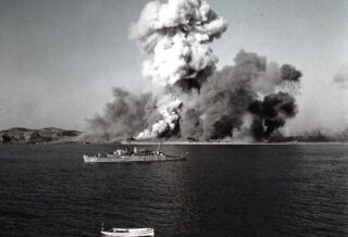 Distruzione del porto di Hungnam_1950_Guerra di Corea