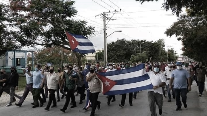 Manifestazione a cuba in favore della rivoluzione